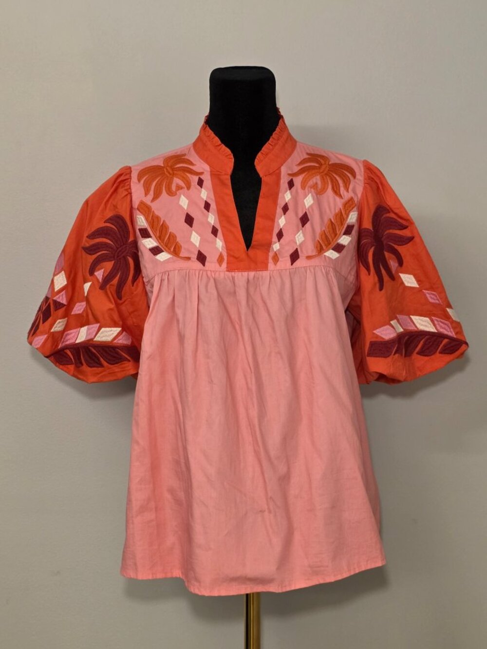 NWT THML Embroidered V-Neck Top Size S
